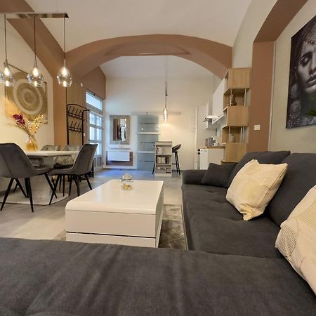 צליה Apartments Adamas מראה חיצוני תמונה